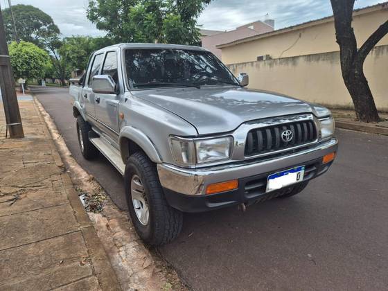 TOYOTA HILUX 3.0 SRV 4X4 CD 16V TURBO DIESEL 4P MANUAL